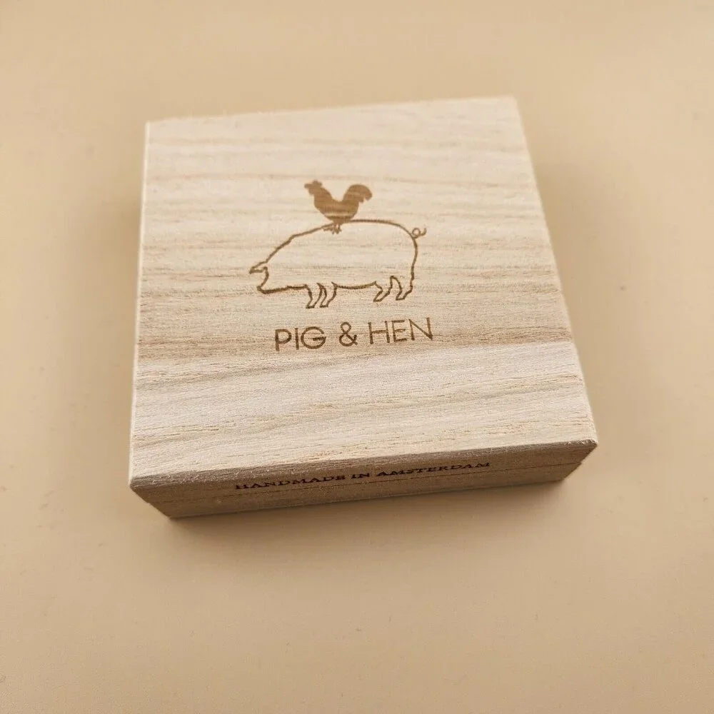 Pig and Hen reposhing this